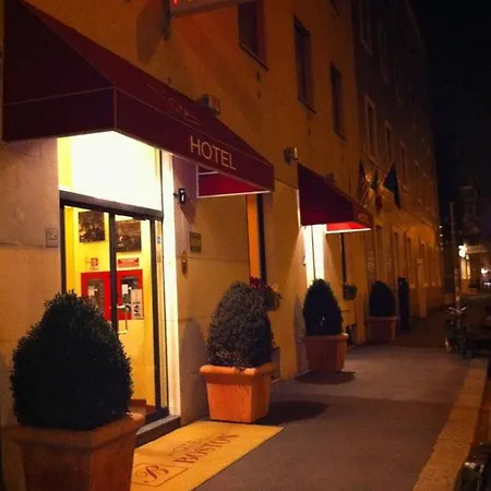 Boston Hotel 2*